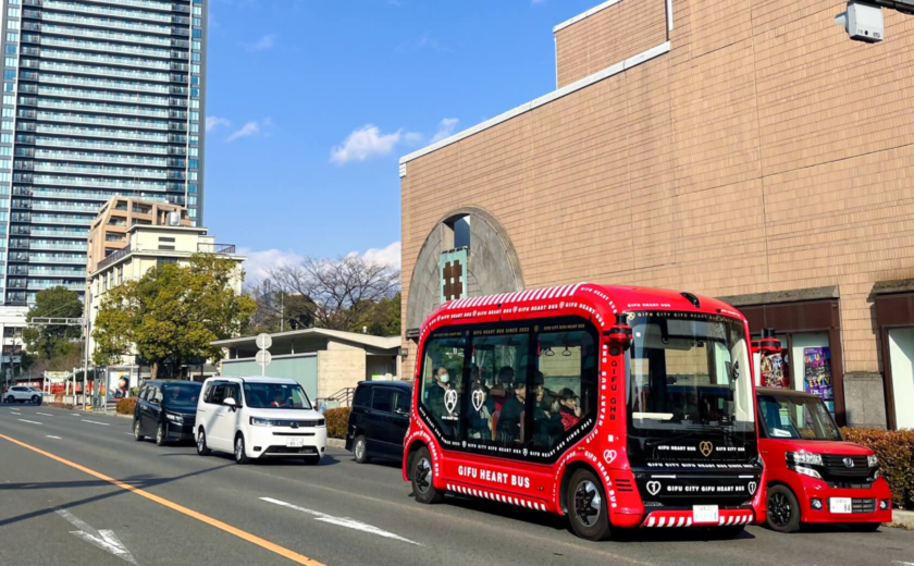 自動運転バス「GIFU HEART BUS」金華橋通り